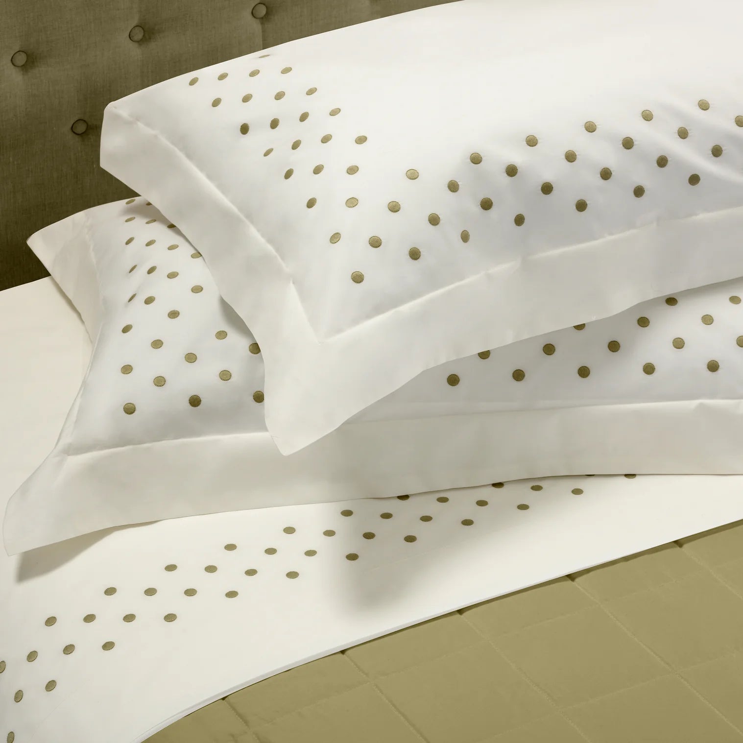 Completo letto ricamato Pois Dea Home Collection var. 82 oliva