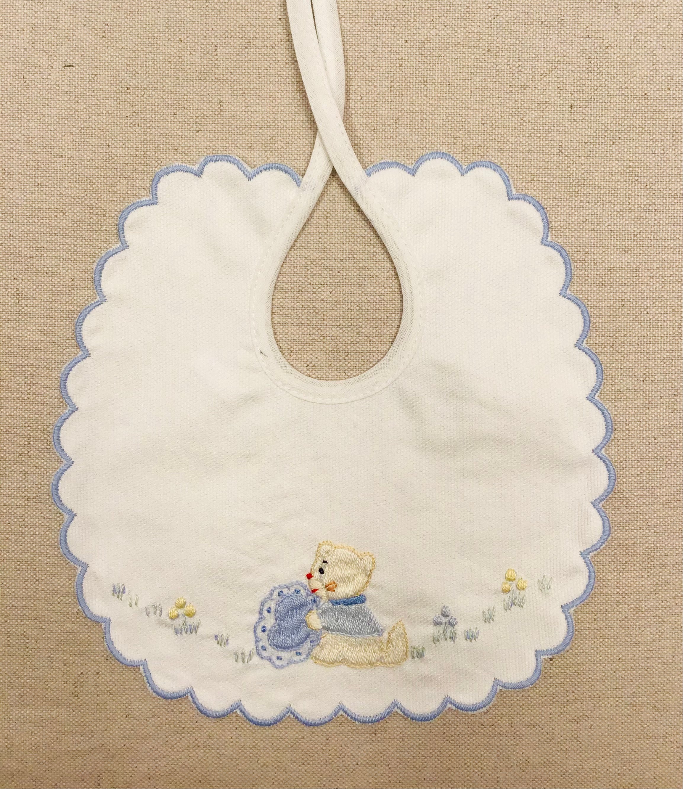 Bavaglino da pappa - nascita - Monica Confezioni - Ricamo a mano - 3