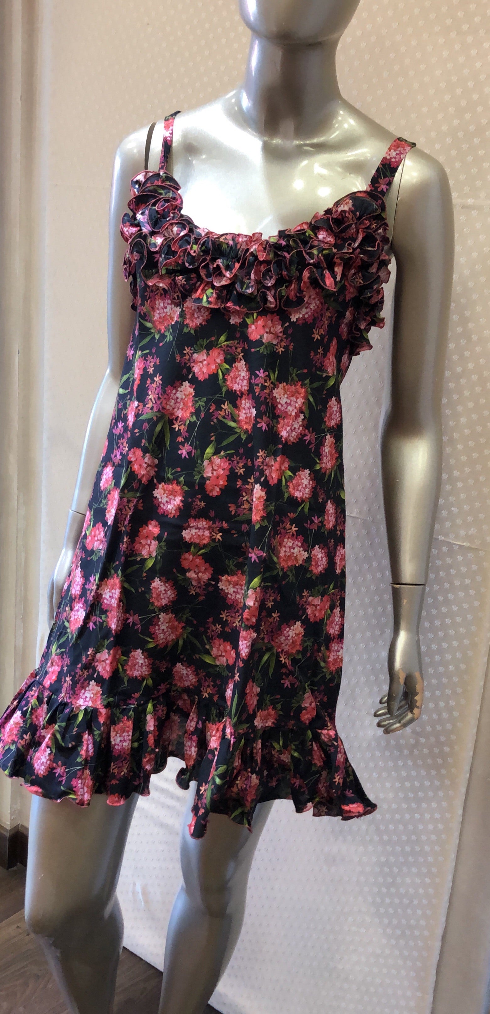 Camicia da notte floreale senza maniche fondo nero