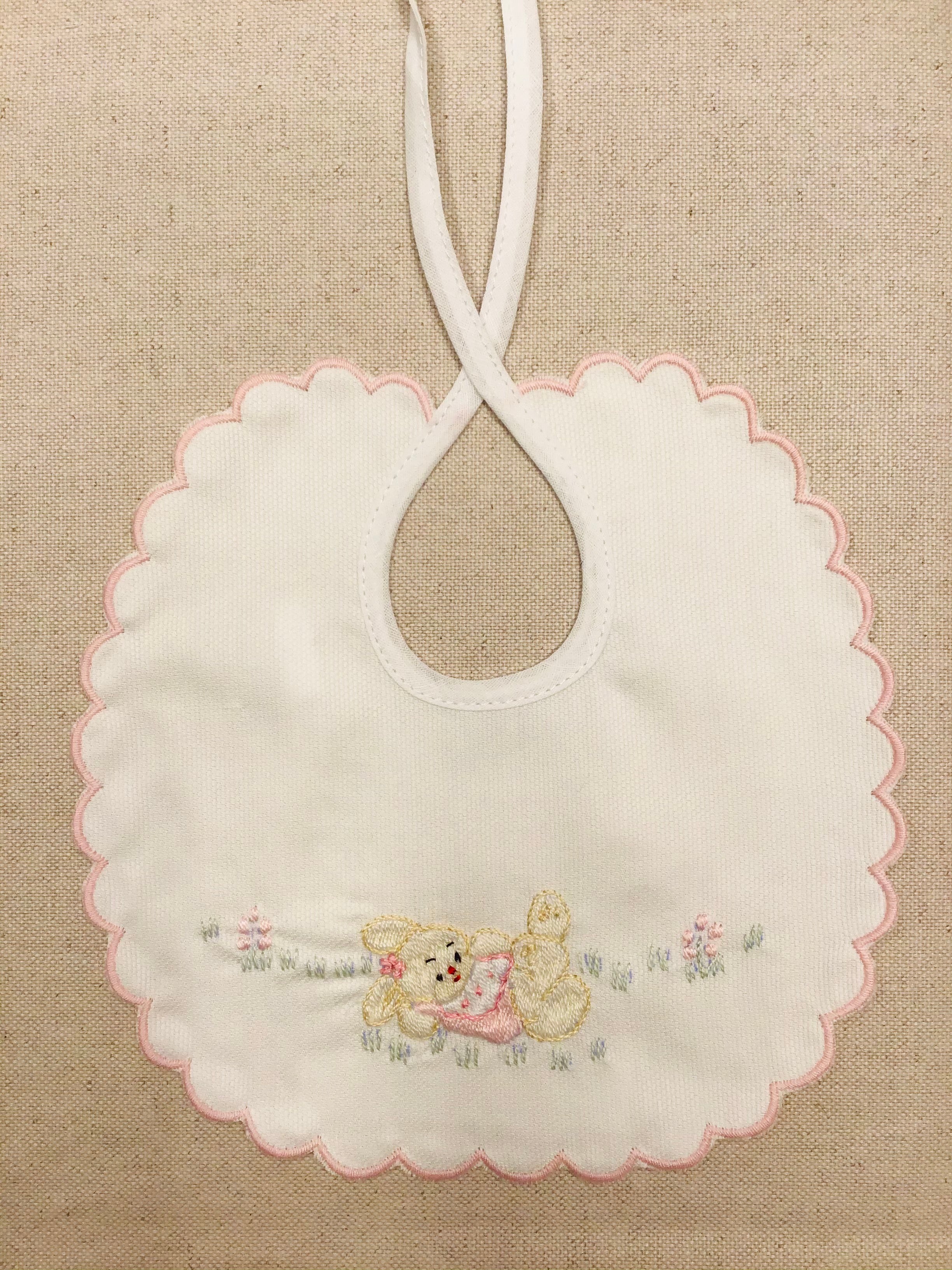 Bavaglino ricamato a mano variante 7 | Monica Confezioni